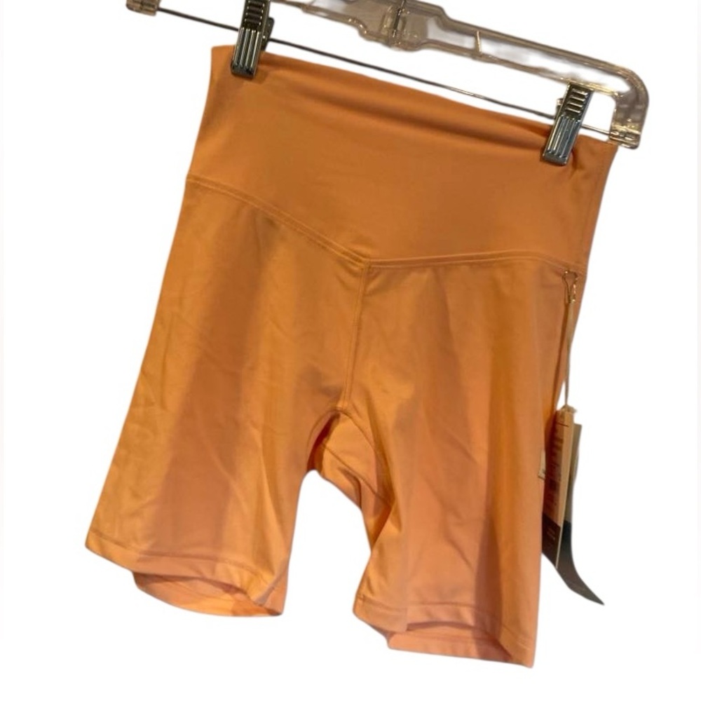 10. NWT Vuori all the form shorts BRIGHT PEACH Size XS
